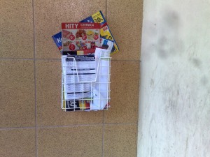 koszyk na ulotki gazetki na klatki schodowe dla spółdzielni mieszkaniowych, wieszak na ulotki gazetki na klatki schodowe dla spółdzielni mieszkaniowych